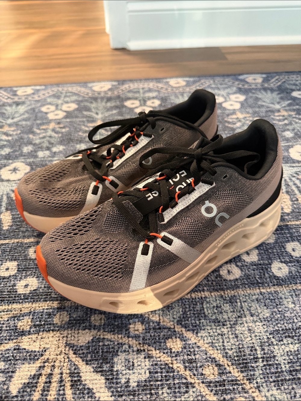 On Cloud Cloudeclipse Gray Running Sneakers with Orange Accents